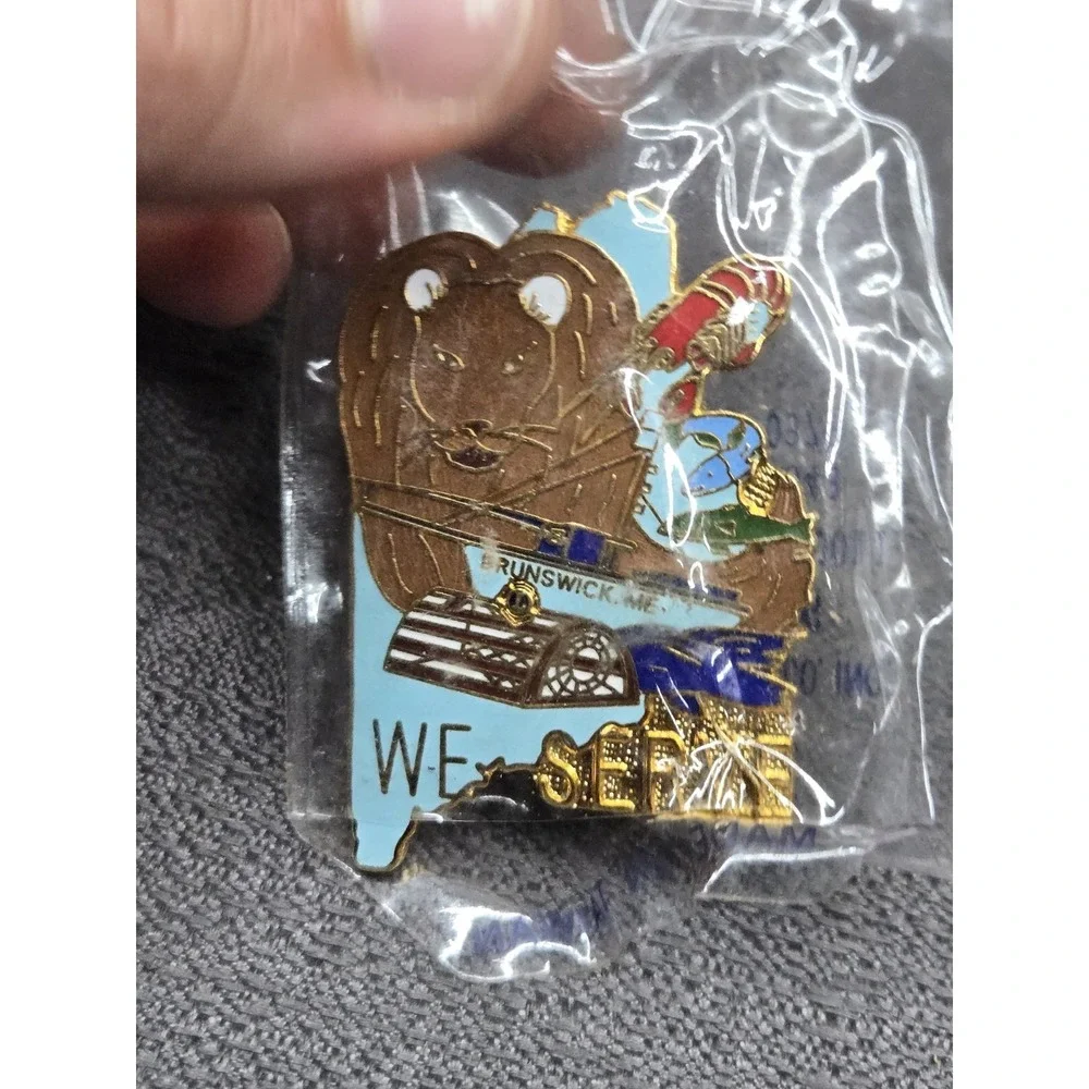 Vintage Brunswick Maine Lions Club State‎ Pin Lobster Boat Bear Enamel